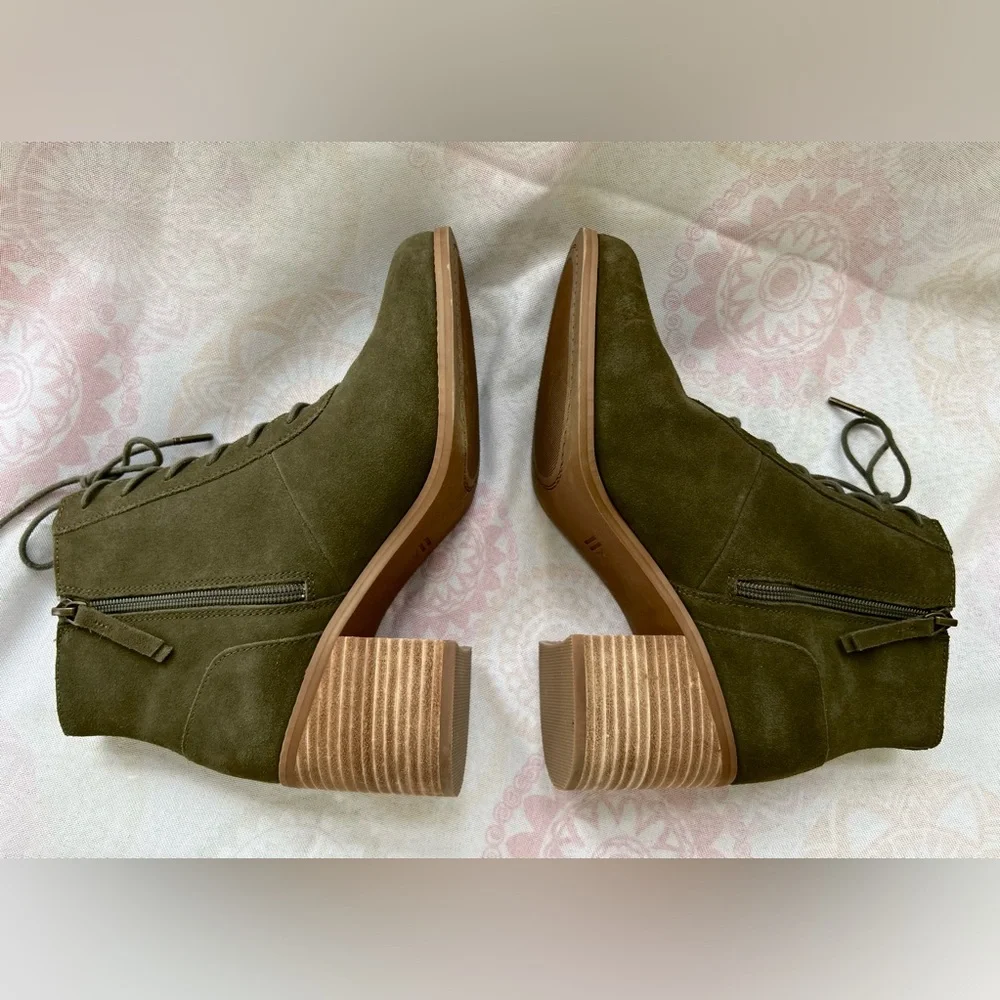 Toms Evelyn Boots Olive Green Size 10 Lace-Up Suede Ankle Boots Stacked Heels